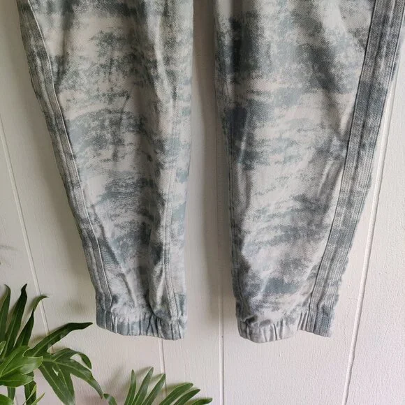 Athleta Farralon Jogger Fog Camo Coast Grey Sweatpants - Picture 2 of 5